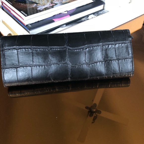 AUTHENTIC Givenchy shark tooth closure clutch - Picture 2 of 8